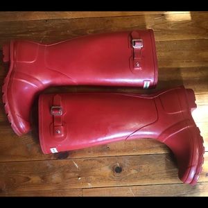 Red women’s Hunter boot